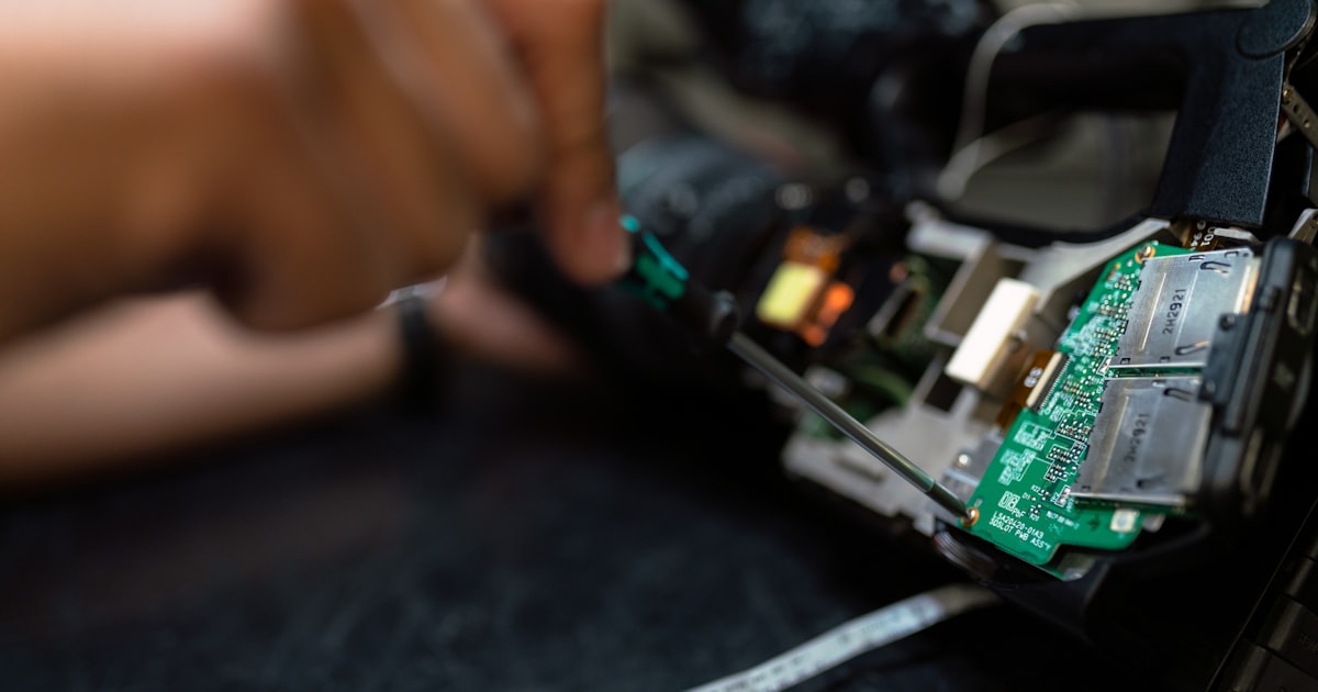 Siemens vs Allen Bradley: Which PLC Should You Learn?
